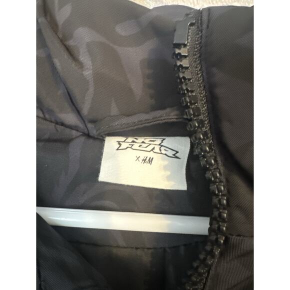 H&M No Fear Unisex Size LG Full Zip Black Oversized Quilted Pockets Puffer Vest - Picture 3 of 4